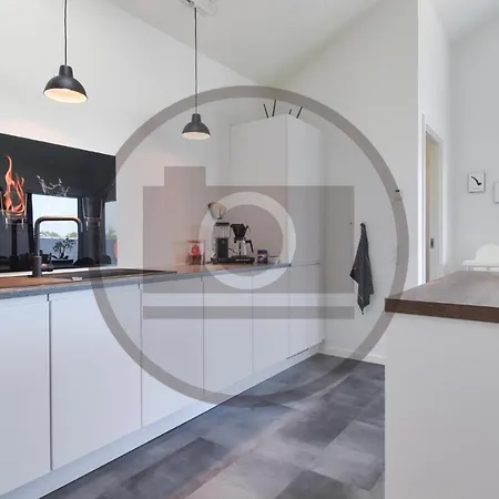 Amazing In W/ Sauna And 4 Bedrooms *
